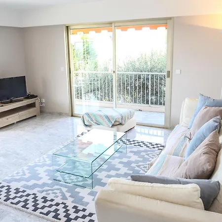 3 Pieces Avec Piscine Apartment *