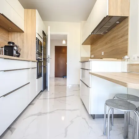 3 Pieces Avec Piscine Apartment *